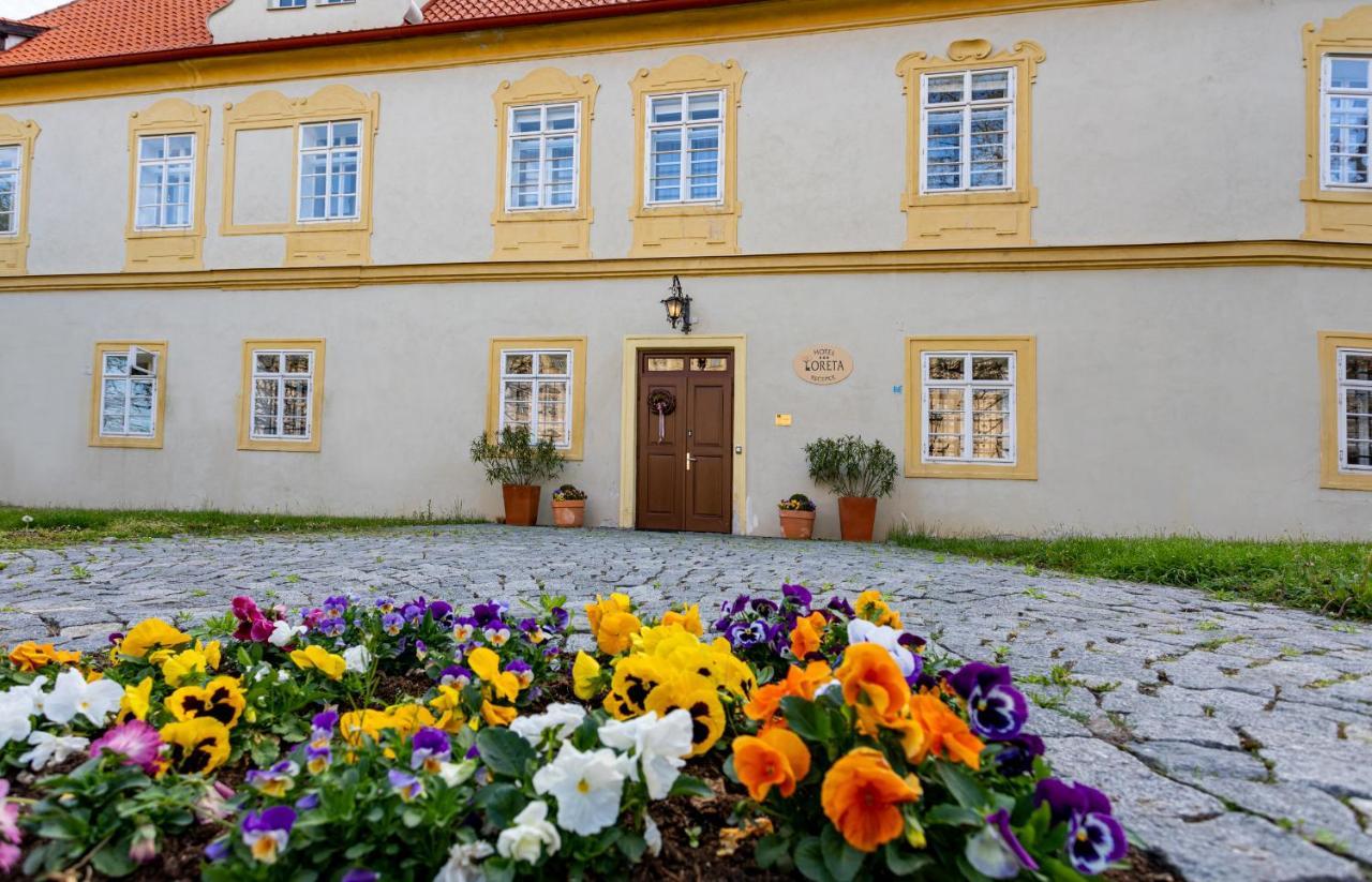 Loreta Hotel Praga Esterno foto