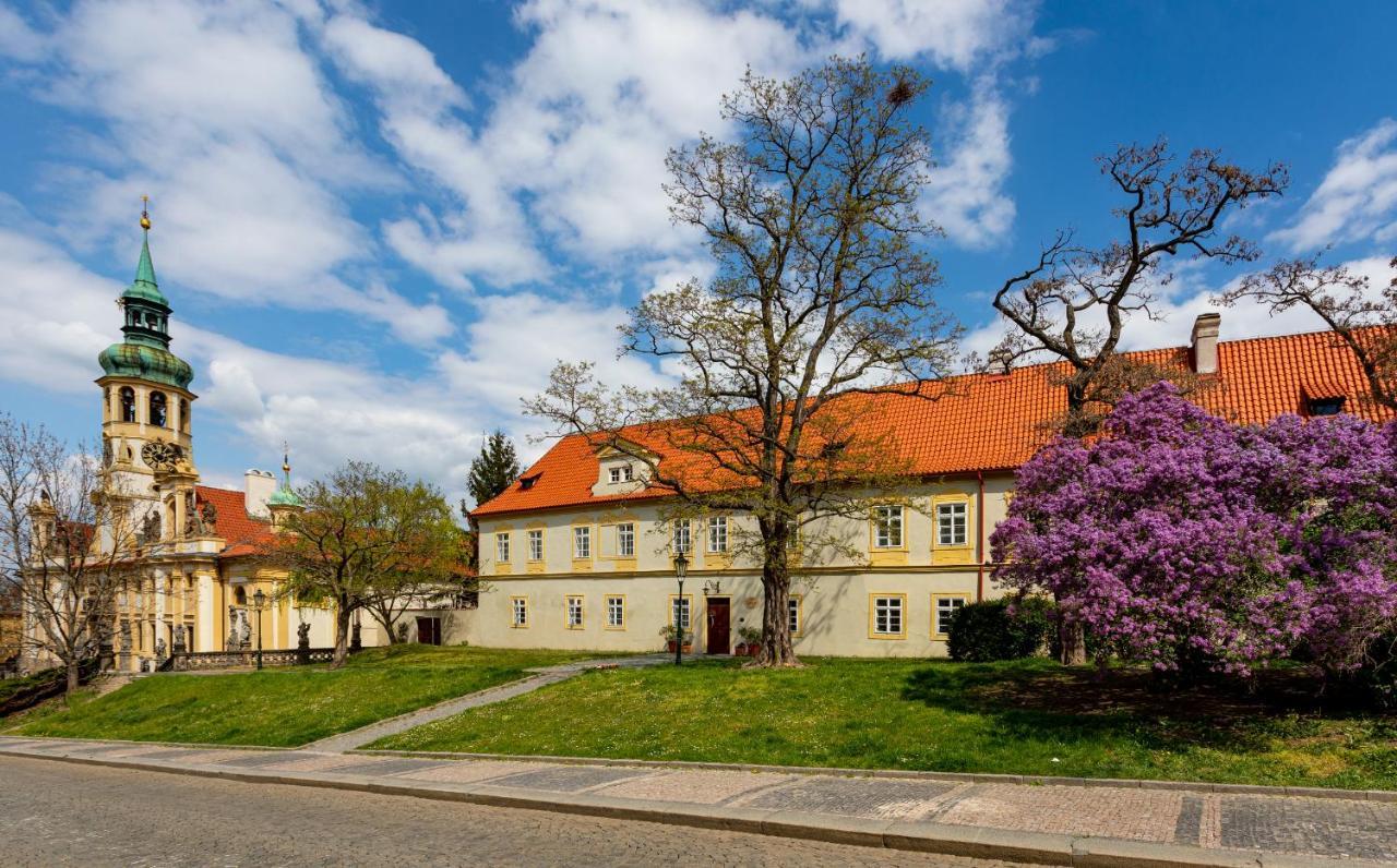 Loreta Hotel Praga Esterno foto